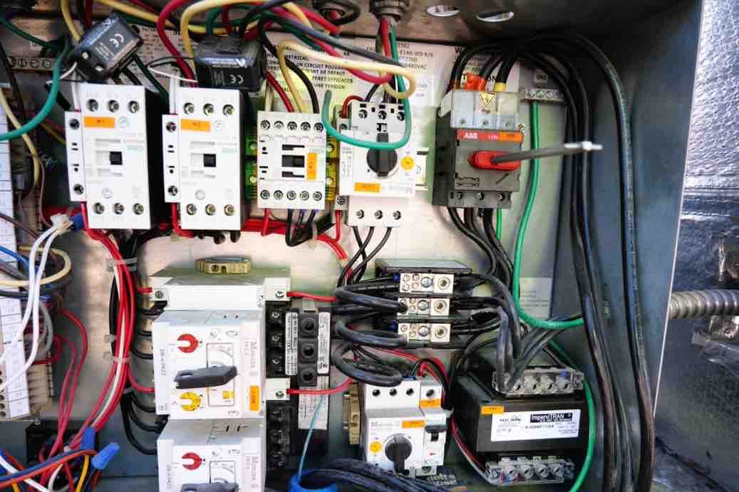 Control cabinet electrical wiring